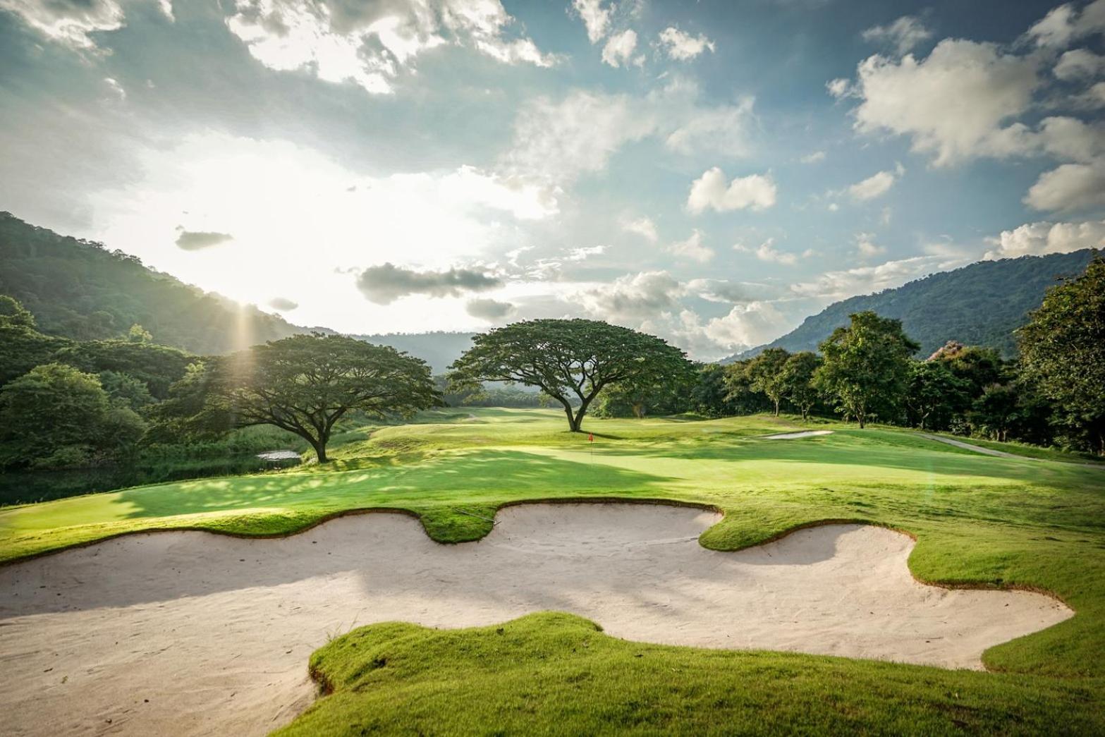 Royal Hills Golf Resort & Spa Nakhon Nayok Exteriér fotografie