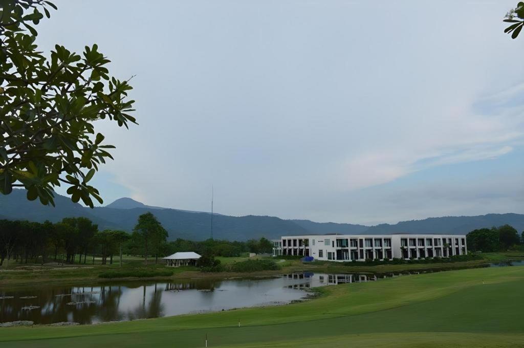 Royal Hills Golf Resort & Spa Nakhon Nayok Exteriér fotografie